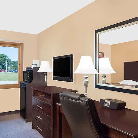 Motel Super 8 By Wyndham Sheboygan Wi Exterior foto