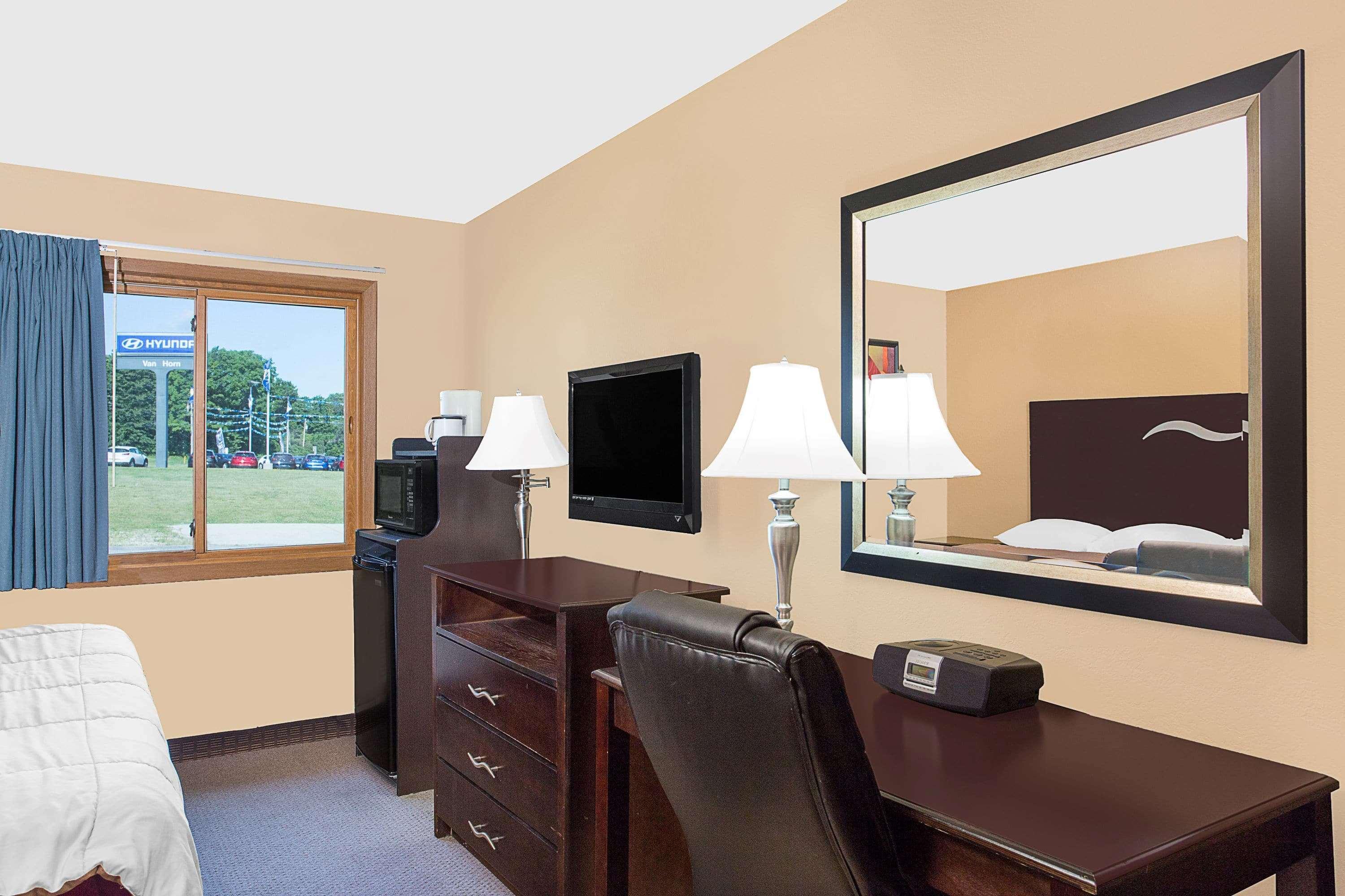 Motel Super 8 By Wyndham Sheboygan Wi Exterior foto