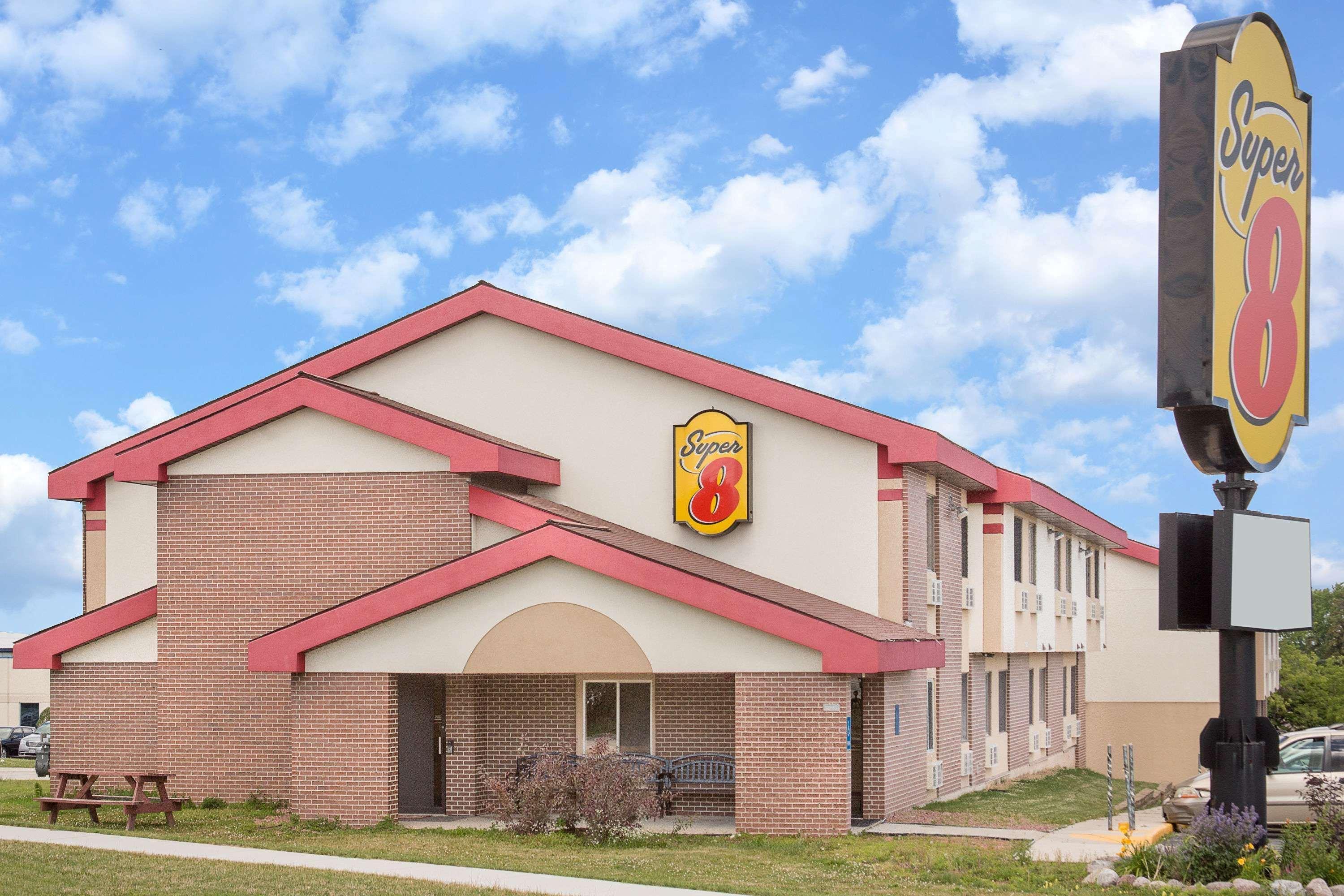 Motel Super 8 By Wyndham Sheboygan Wi Exterior foto