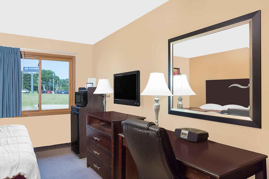 Motel Super 8 By Wyndham Sheboygan Wi Exterior foto